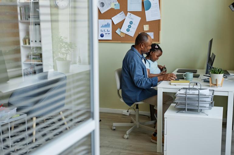 ¿Los trabajadores pueden llevar a sus hijos a la oficina?